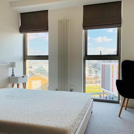 Royal Wharf Apartments London Ngoại thất bức ảnh